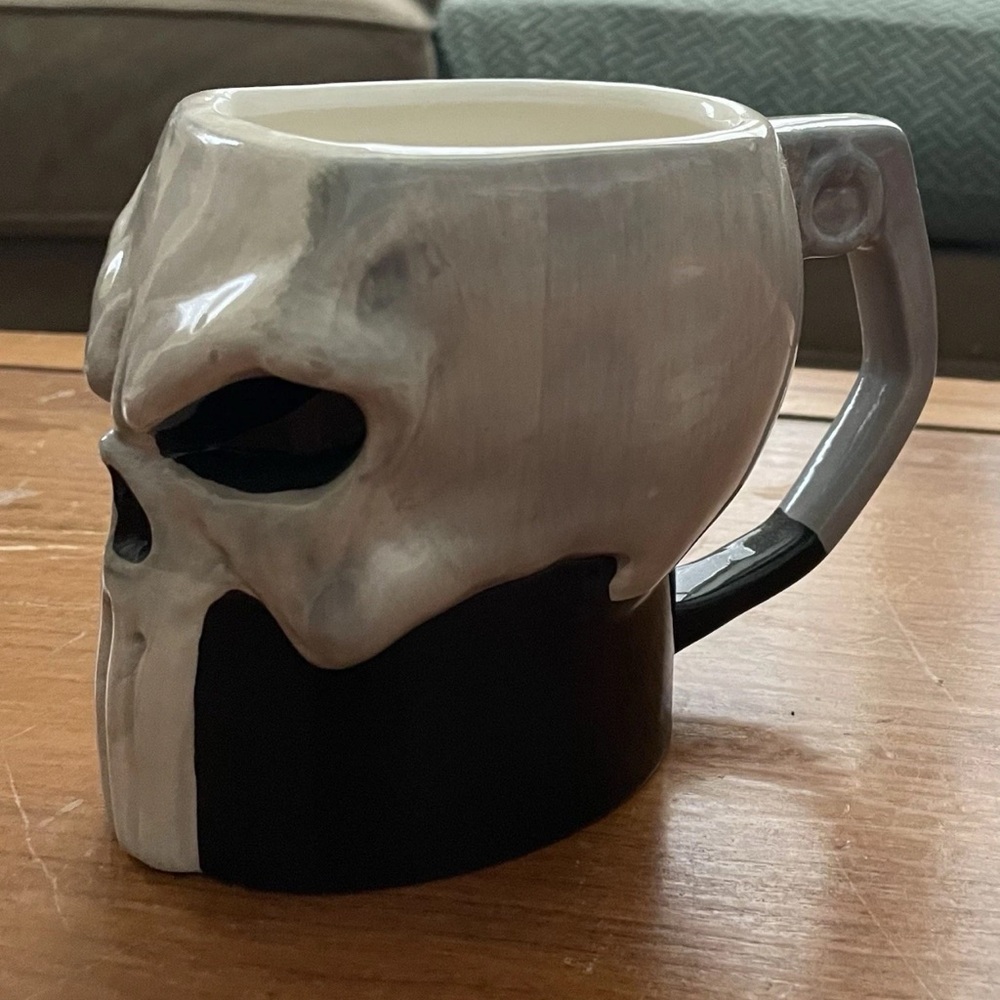 Marvel Punisher Skull Sculpture Gray and Black Art - Picture 2 of 6